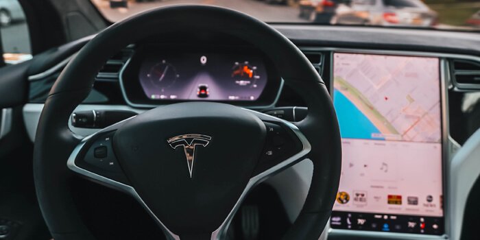 Tesla Con Autopilot